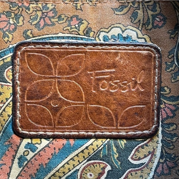 Fossil leather crossbody bag with decorative stitches - Picture 10 of 14